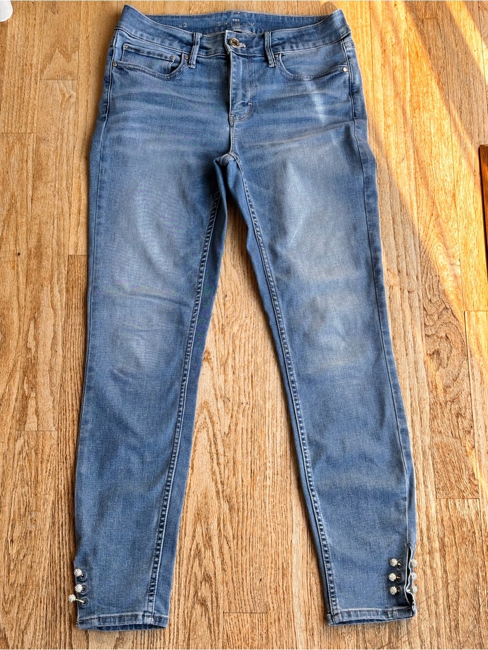 White House Black Market WHBM Ball Chain Ankle Jeans
